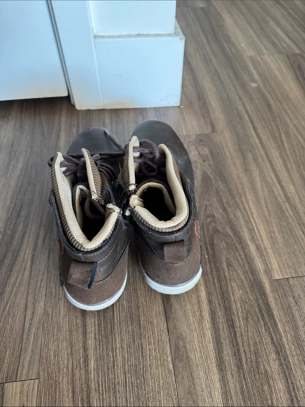 DayFive Men's Brown Leather Chukka Boots with Tan Collar